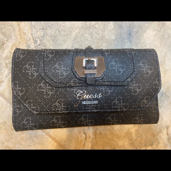 Guess Women’s Wallet - Picture 1 of 3